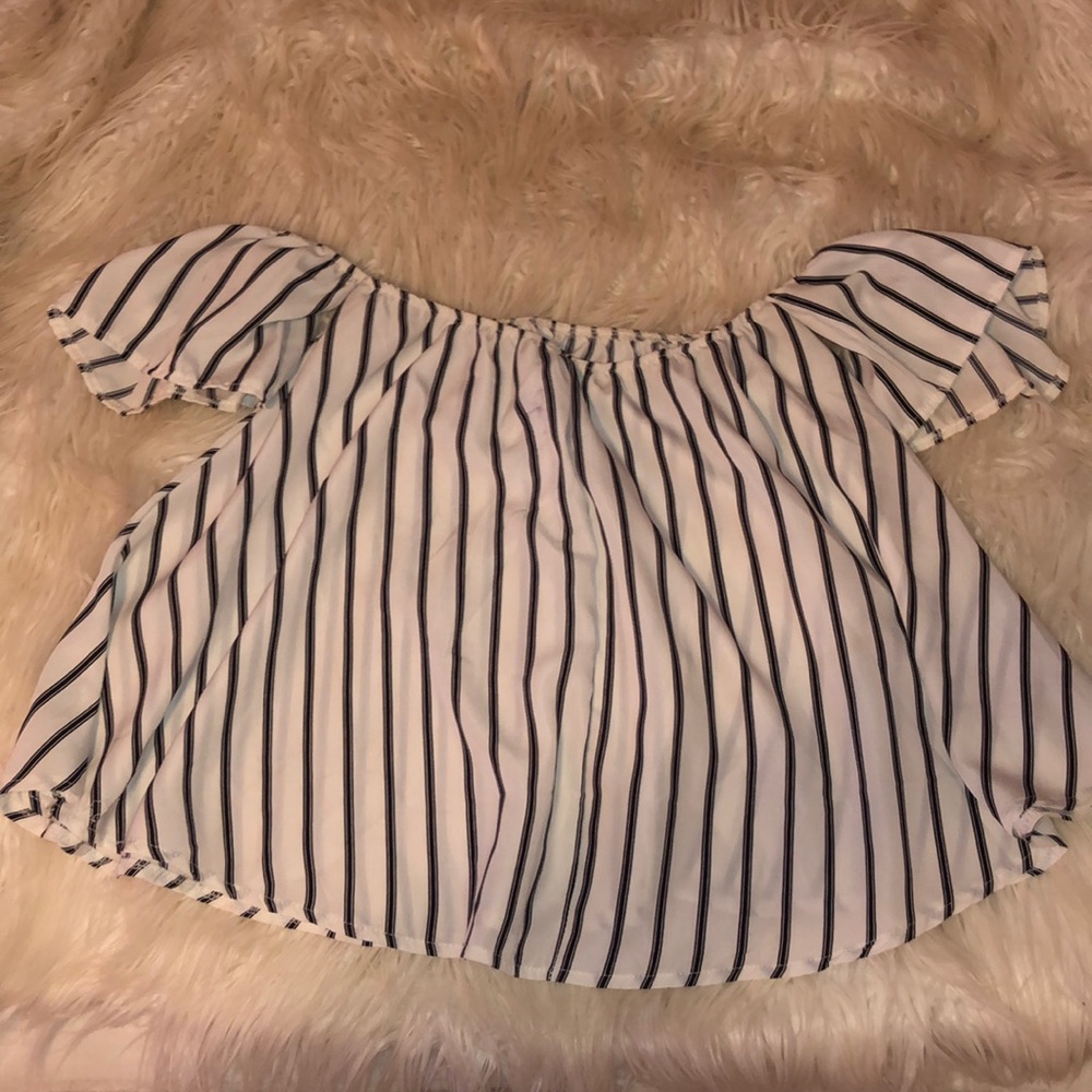 Stripped off the shoulder top (medium)